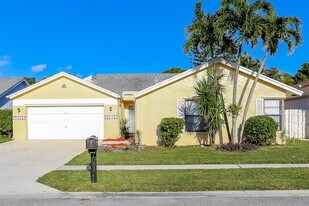 21080 Woodspring Ave in Boca Raton, FL - Building Photo