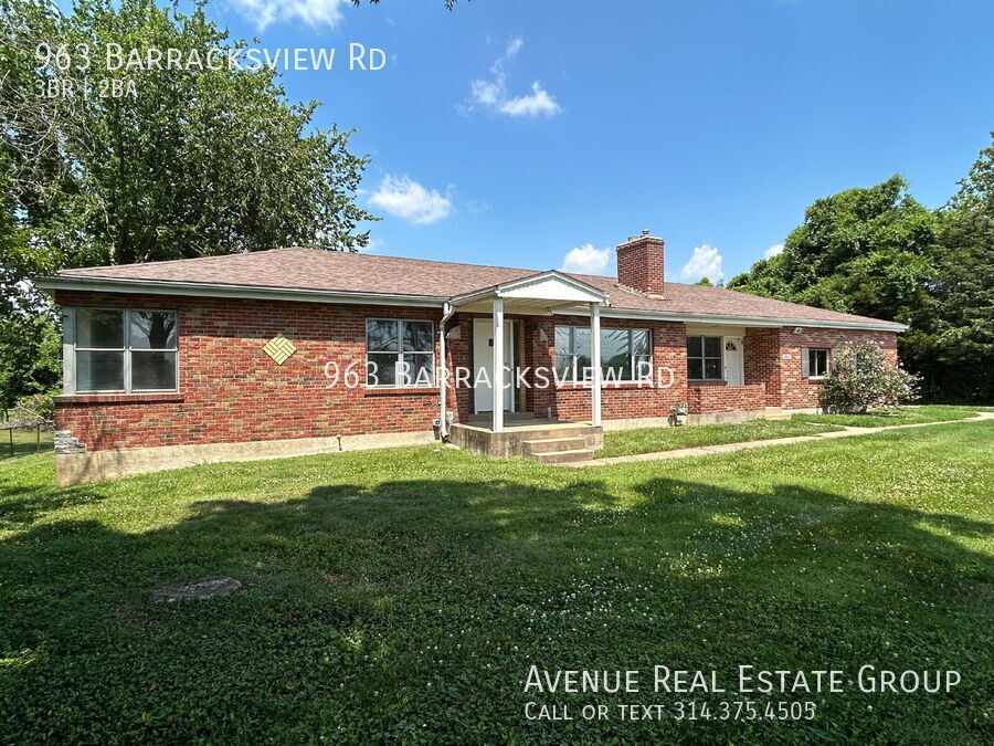 963 Barracksview Rd in St. Louis, MO - Building Photo