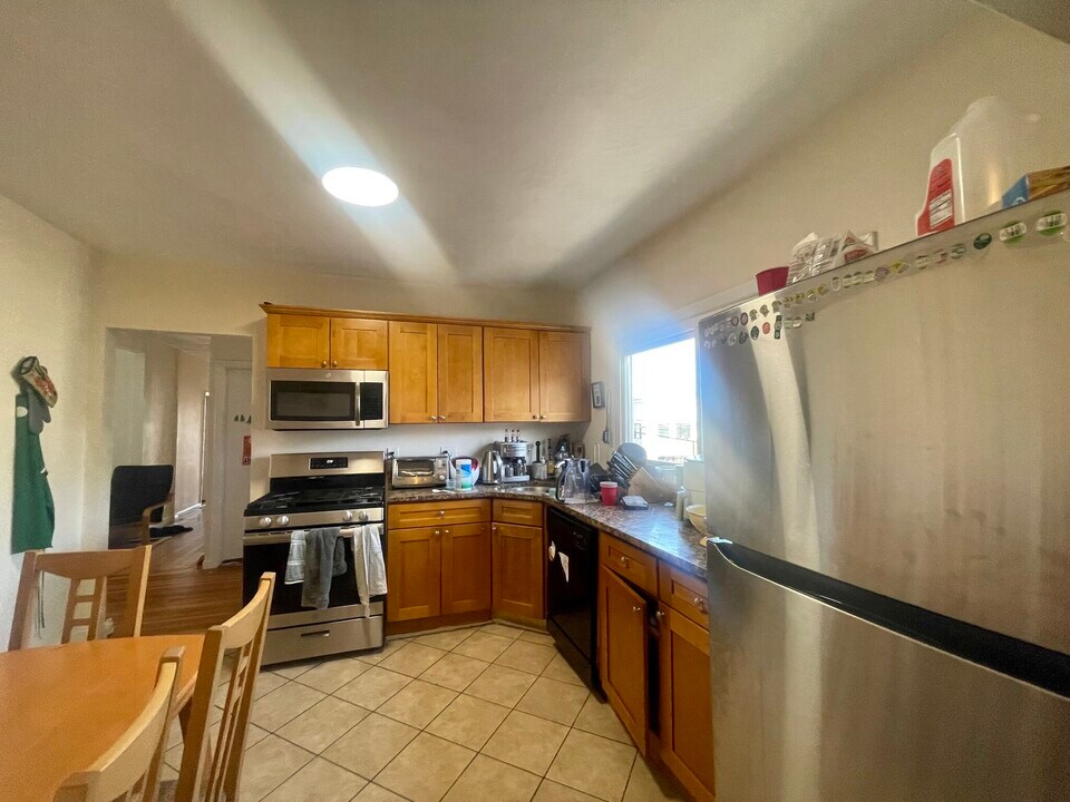 227 Boston Ave, Unit 2 in Medford, MA - Foto de edificio