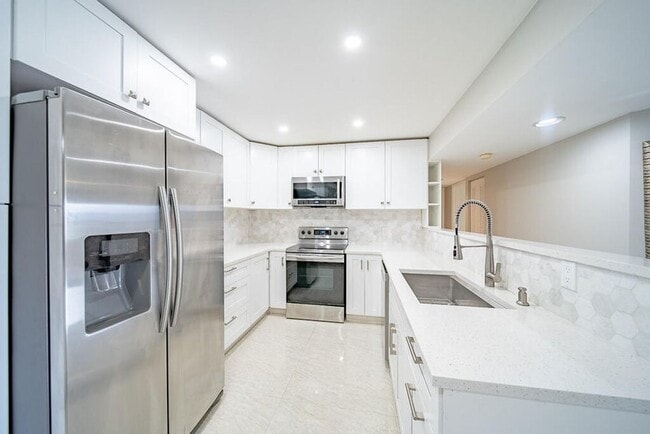 13810 Oneida Dr in Delray Beach, FL - Building Photo - Building Photo