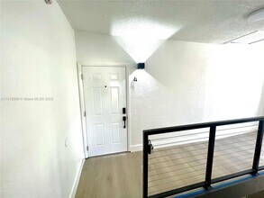 1376 NW 35th St-Unit -4 in Miami, FL - Building Photo - Building Photo