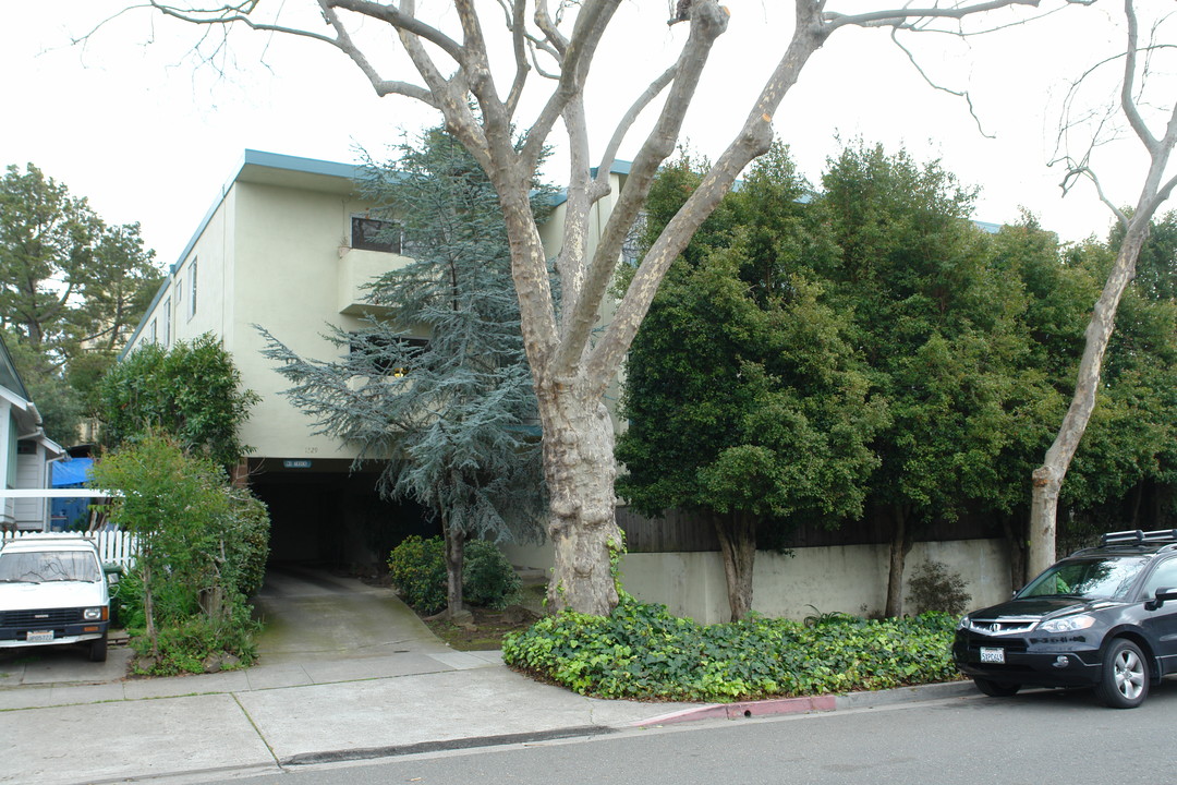 1329 Henry St in Berkeley, CA - Foto de edificio