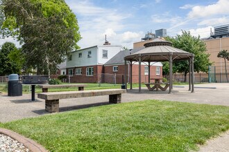 Westgate Apartments in Champaign, IL - Building Photo - Building Photo