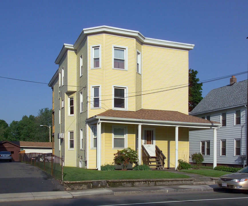 715 Grattan St in Chicopee, MA - Foto de edificio