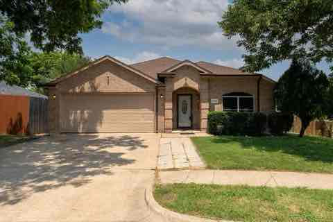 5326 Creek Ct in Garland, TX - Building Photo