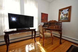 57 Park St, Unit 15 in Malone, NY - Foto de edificio - Building Photo