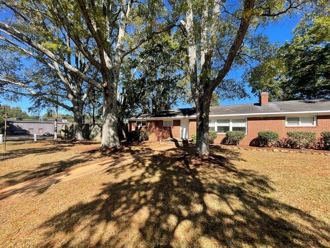 201 Neal Dr in Charlotte, NC - Building Photo - Building Photo