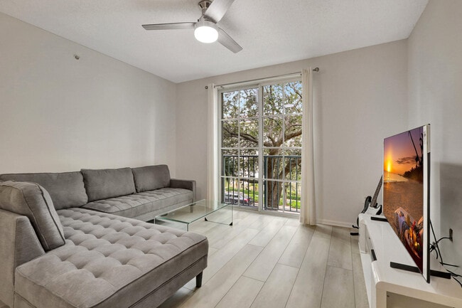 property at 630 S Sapodilla Ave