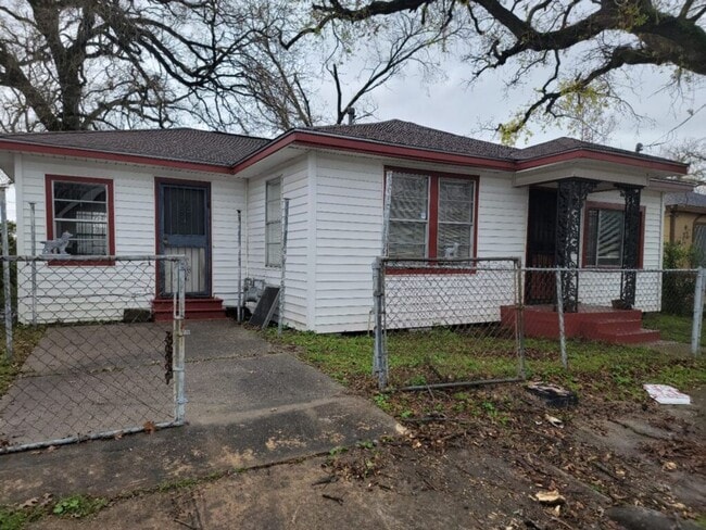 property at 5410 Margarita St