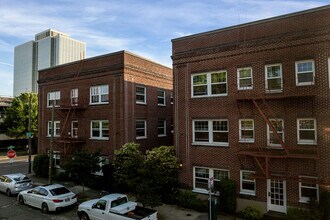 1509 NE 10th Ave, Unit 301 in Portland, OR - Building Photo - Building Photo