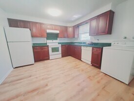 36 Burwood Ave, Unit 2 in Stamford, CT - Building Photo