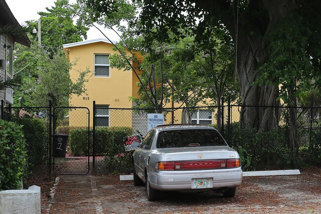 815 7th St in West Palm Beach, FL - Foto de edificio - Building Photo