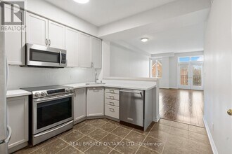 3531 Lake Shore Blvd W in Toronto, ON - Building Photo - Building Photo