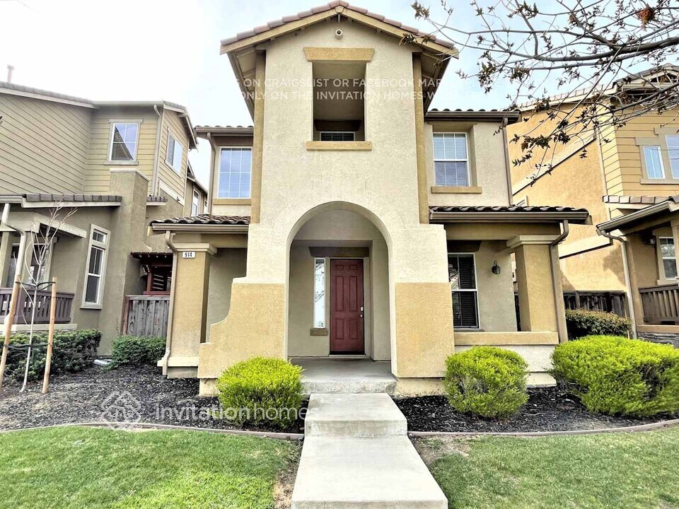 914 Oxford Ln in Brentwood, CA - Building Photo
