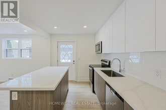 100 Liberty St N in Clarington, ON - Building Photo - Building Photo