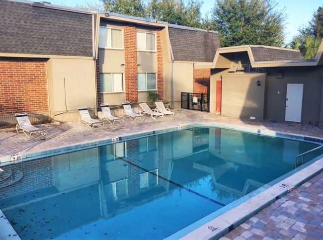 1700 SW 16th Ct, Unit APT B-4 in Gainesville, FL - Foto de edificio - Building Photo