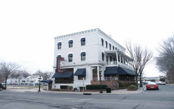 Cranford Hotel in Cranford, NJ - Foto de edificio - Building Photo