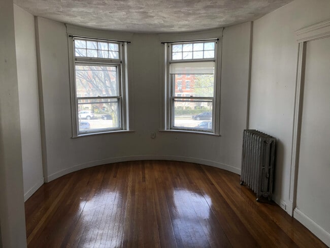 1905 Beacon St in Brookline, MA - Building Photo - Building Photo