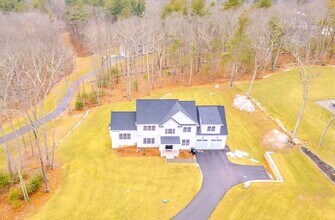 18 Locust Hill Dr in Mendon, MA - Building Photo - Building Photo