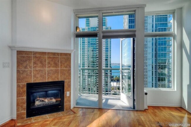 1240 India St, Unit 1709 in San Diego, CA - Building Photo - Building Photo