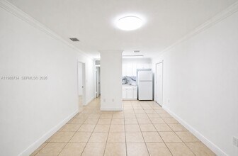 7190 W 11th Ct in Hialeah, FL - Building Photo - Building Photo