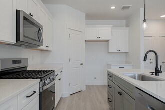 732 Banner Dr in Saratoga Springs, UT - Building Photo - Building Photo