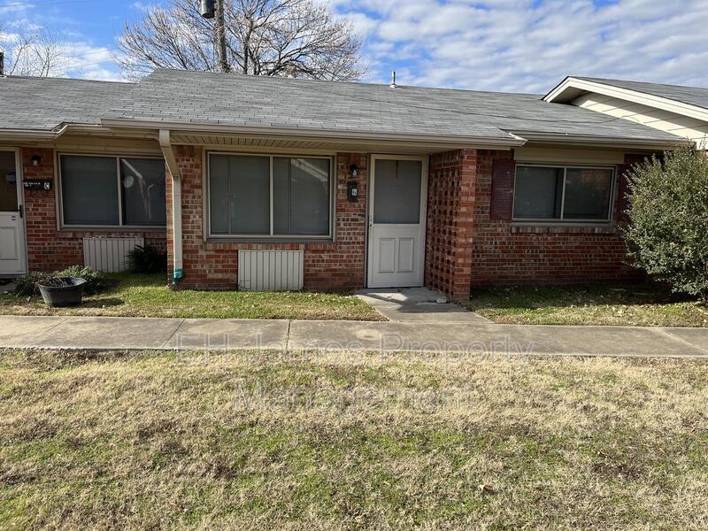 8014 E 2nd St in Tulsa, OK - Foto de edificio