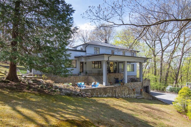property at 7 Cyrus Field Rd