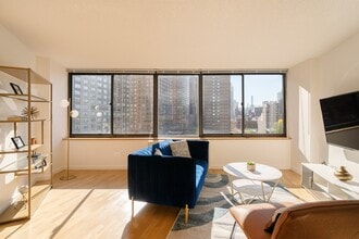 175 E 96th St in New York, NY - Building Photo - Building Photo