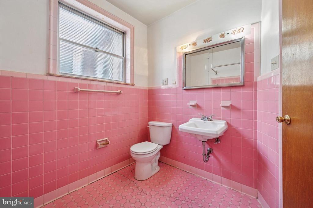 1639 Wolf St in Philadelphia, PA - Building Photo