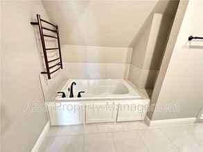 3819 W Maclura Way in Fayetteville, AR - Building Photo - Building Photo