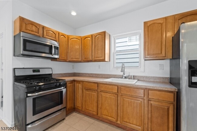357 Nesbit Terrace in Irvington, NJ - Foto de edificio - Building Photo