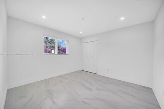 532 NW 43rd Ct-Unit -532 in Miami, FL - Building Photo - Building Photo