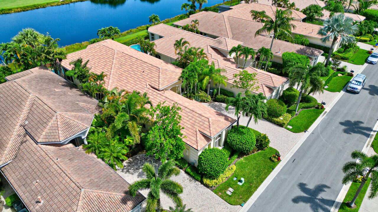 119 Esperanza Way in Palm Beach Gardens, FL - Building Photo