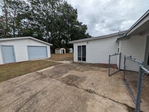 1657 Louvre Dr in Jacksonville, FL - Building Photo - Building Photo