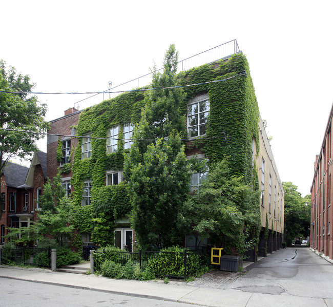 62 Claremont St in Toronto, ON - Building Photo - Primary Photo