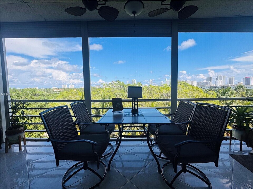 1000 NE 14th Ave in Hallandale Beach, FL - Building Photo