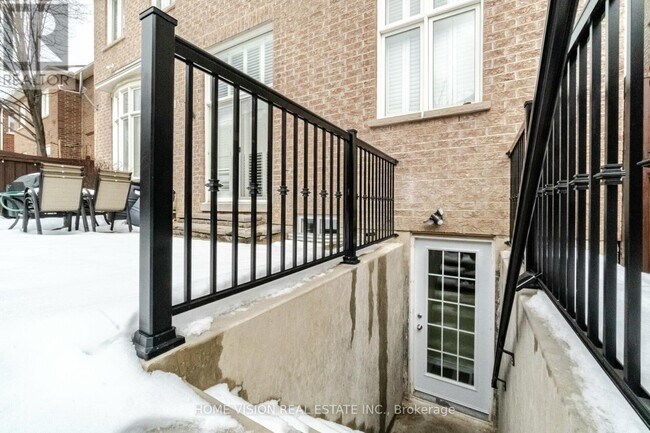 6 Nova Scotia Rd in Brampton, ON - Building Photo - Building Photo