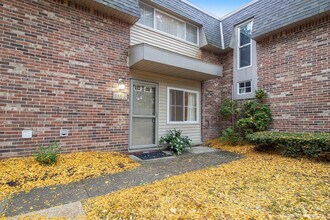 555 Longshore Dr in Ann Arbor, MI - Building Photo - Building Photo