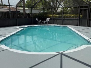 1328 NW 86th Way in Coral Springs, FL - Foto de edificio - Building Photo