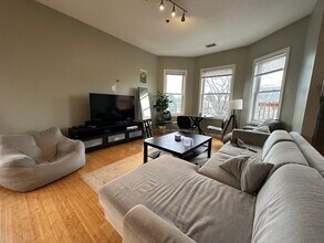 110 Chester St, Unit 1 in Boston, MA - Foto de edificio - Building Photo