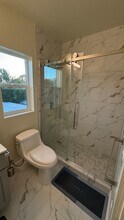 1202 61st St, Unit A in Oakland, CA - Foto de edificio - Building Photo