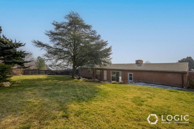 195 E Roundtoft Dr in Salt Lake City, UT - Building Photo - Building Photo