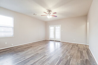 12019 Fairquarter Ln in Pinehurst, TX - Building Photo - Building Photo