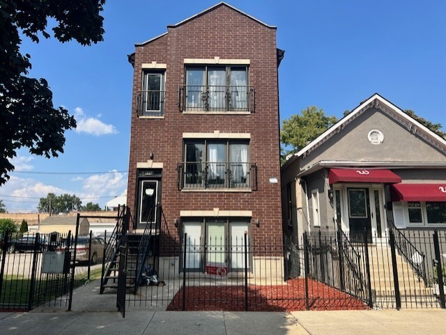 property at 4114 W Maypole Ave
