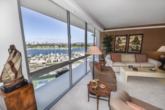 1750 Avenida Del Mundo in Coronado, CA - Building Photo - Building Photo