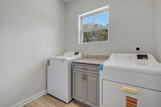 2022 Trimble Rd in Tallahassee, FL - Building Photo - Building Photo