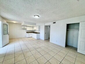 3427 E Cheyenne Ave in North Las Vegas, NV - Building Photo - Building Photo