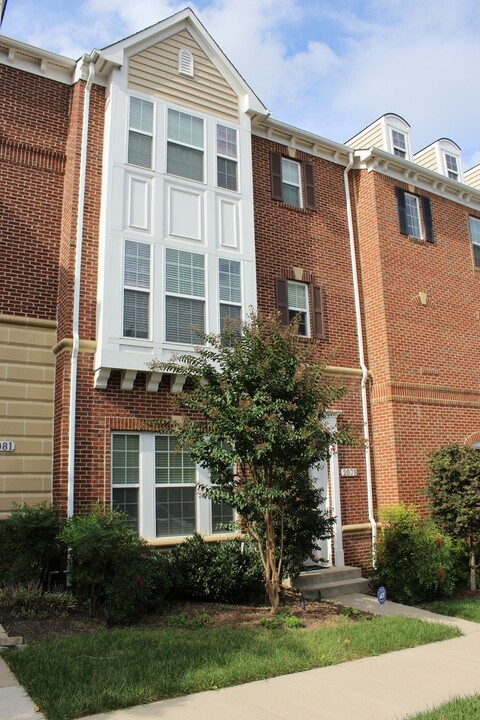 2079 Laura Mews Pl in Alexandria, VA - Building Photo