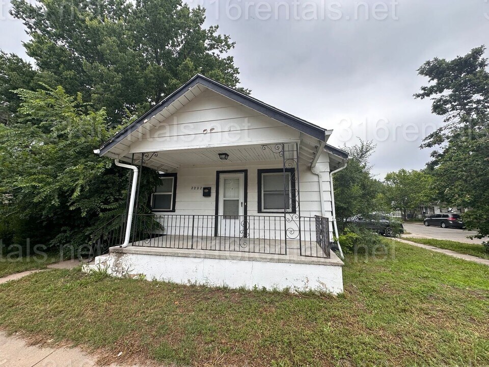 2222 E 2nd St N in Wichita, KS - Building Photo